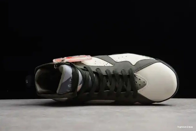 HYPE 7 Jordan Air x Patta Icicle AT3375-100 0526